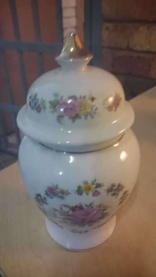 VINTAGE GINGER JAR SADLER ENGLAND PORCELAIN