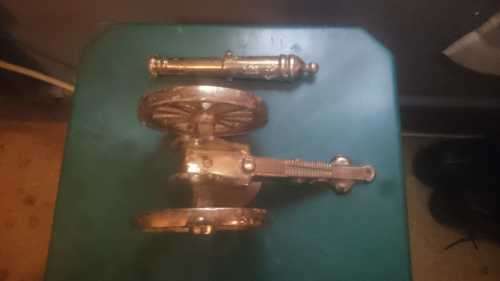 VINTAGE SMALL SOLID BRASS CANON MARKED GR MADE IN ENGLAND