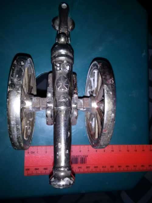 VINTAGE SMALL SOLID BRASS CANON MARKED GR MADE IN ENGLAND