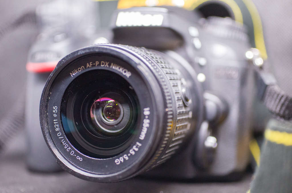 Nikon D7100, like new with Nikkor 18-55mm AF-P lens and bag