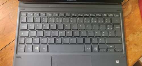 Samsung Galaxy Book 12.5 inch i5 (7th Gen) 4 gig ram Win tablet with S pen and Keyboard cover