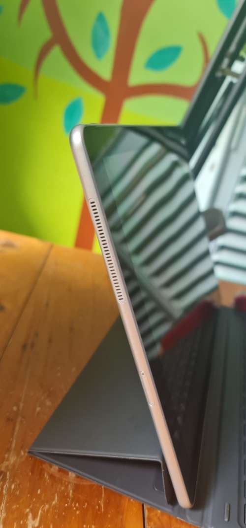 Samsung Galaxy Book 12.5 inch i5 (7th Gen) 4 gig ram Win tablet with S pen and Keyboard cover