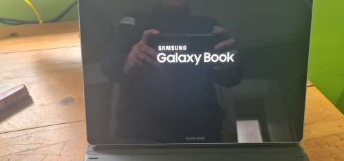 Samsung Galaxy Book 12.5 inch i5 (7th Gen) 4 gig ram Win tablet with S pen and Keyboard cover