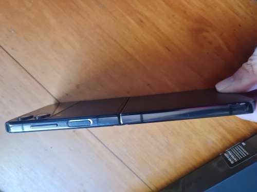 Samsung Galaxy Z Flip4 (CHEAPEST ON bob)