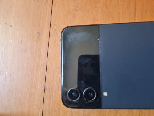 Samsung Galaxy Z Flip4 (CHEAPEST ON bob)