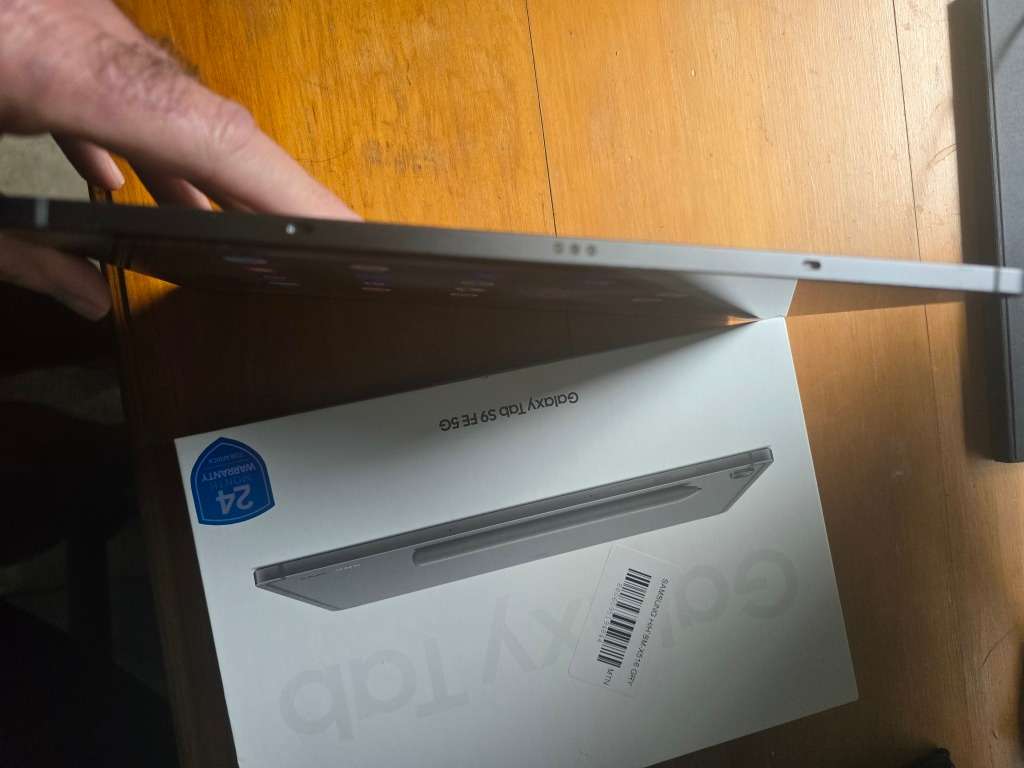 Samsung Galaxy Tab S9-FE 10.9` 5G - Grey 128 Gig