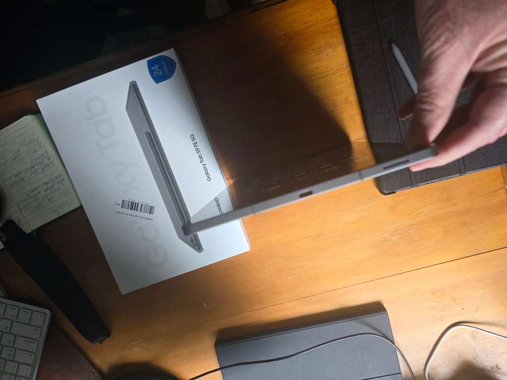 Samsung Galaxy Tab S9-FE 10.9` 5G - Grey 128 Gig