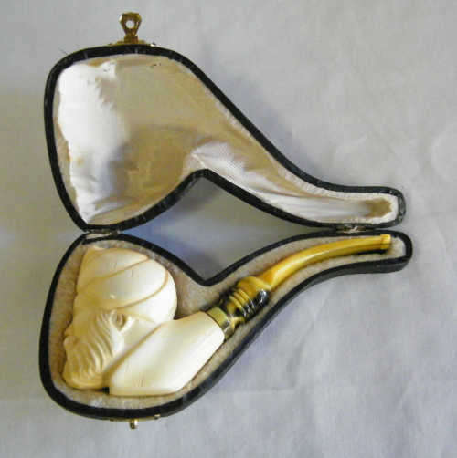 Vintage hand carved Meerschaum pipe in box - as per photo