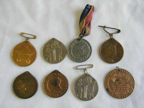 Lot of 8 Medallions - as per photo