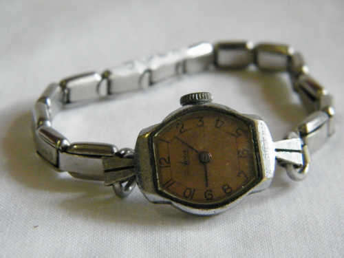 Avia ladies watch - not working - as per photo