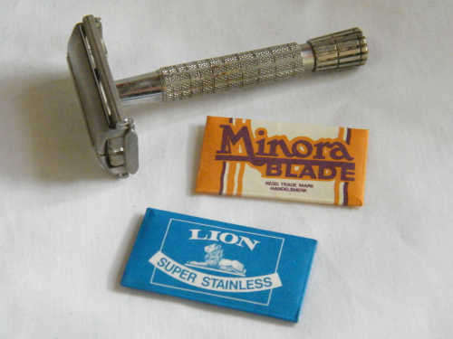 Vintage Gillete razor in box with 2 extra blades - as per photo
