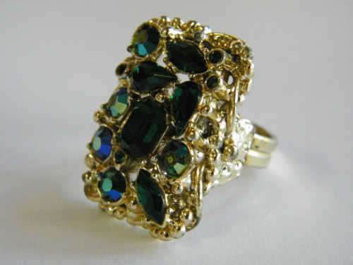 Vintage costume ring with green stones - as per photo