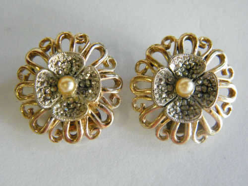 Pair of vintage clip on earrings - as per photo