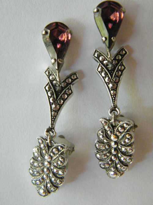 Pair of Vintage clip-on earrings - as per photo