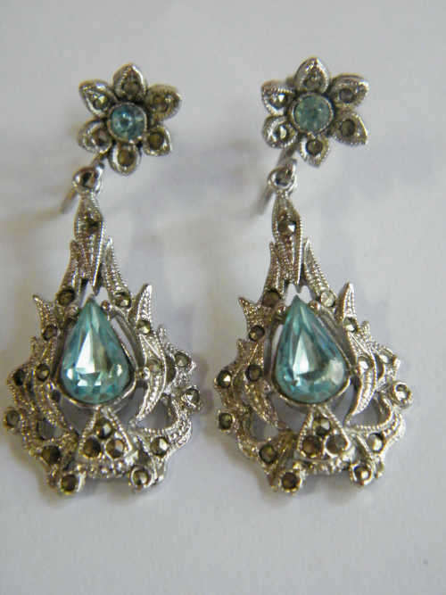 Pair of Vintage clip-on earrings - as per photo