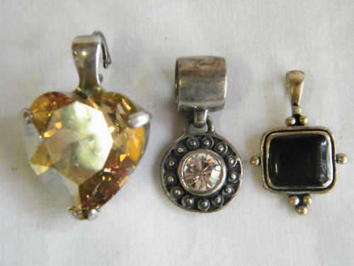 Lot of 3 vintage pendants - as per photo