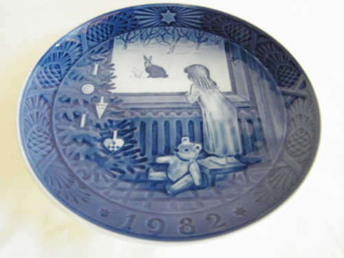 Royal Copenhagen Waiting for Christmas 1982 plate - as per photo