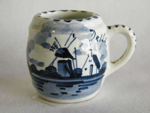 Small Delft mug - as per photo