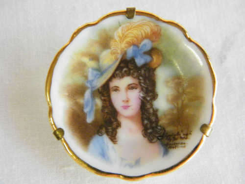 Small Limoges France plate brooch - as per photo