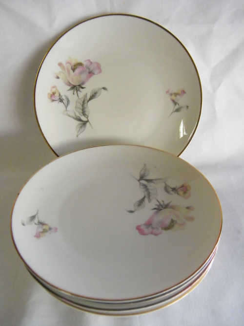 Lot of 6 German Bavaria Kunst 3836 small plates - one plate cracked - as per photo