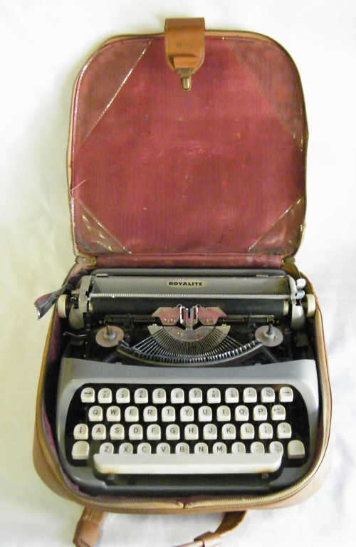 Royalite typewriter made in Holland - cover missing - as per photo