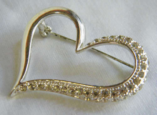 Vintage heart brooch - as per photo