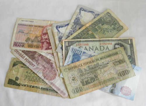 Lot of 14 assorted banknotes - as per photo