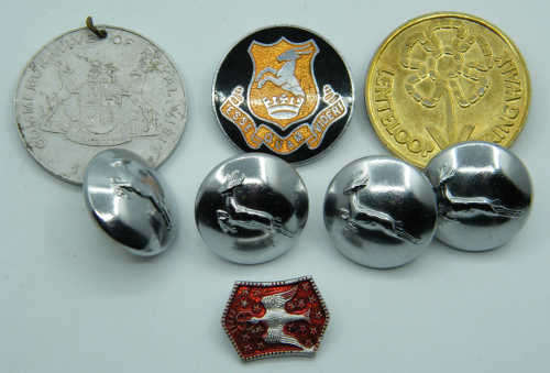 Lot of 8 buttons & medallions - as per photo
