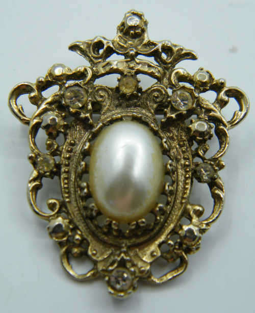 Vintage costume brooch - as per photo
