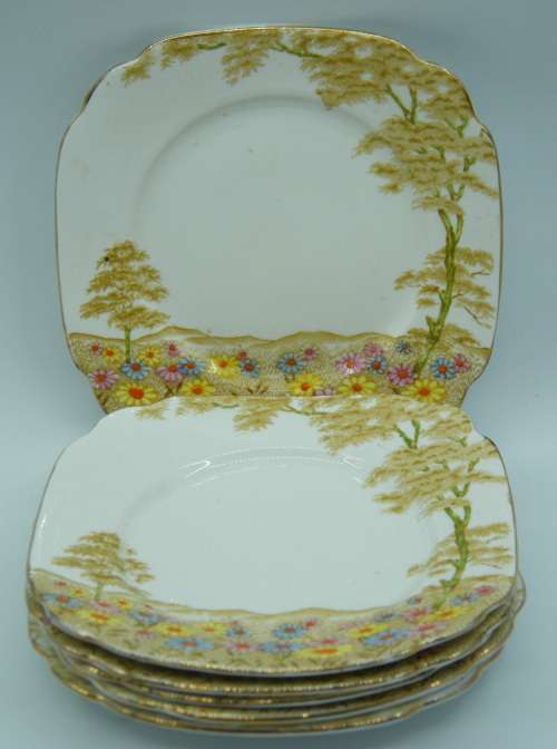Lot of 6 Royal Standard Daisyfiel small plates - as per photo