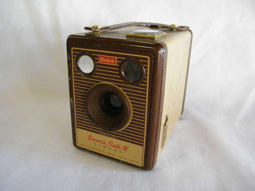 Vintage Kodak Brownie Flash IV box camera - excellent condition - as per photo