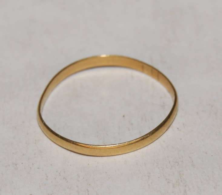 9ct Gold Wedding Band (0.7g) @ CRAZY LOW R1 START