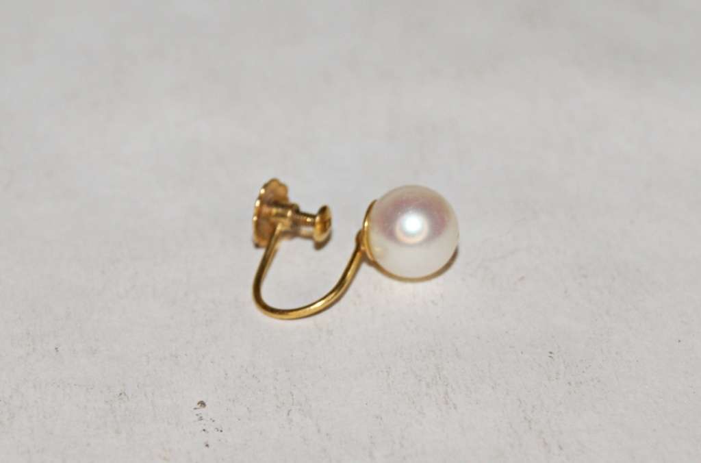 9ct Gold and Pearl Earring (1g) @ CRAZY LOW R1 START