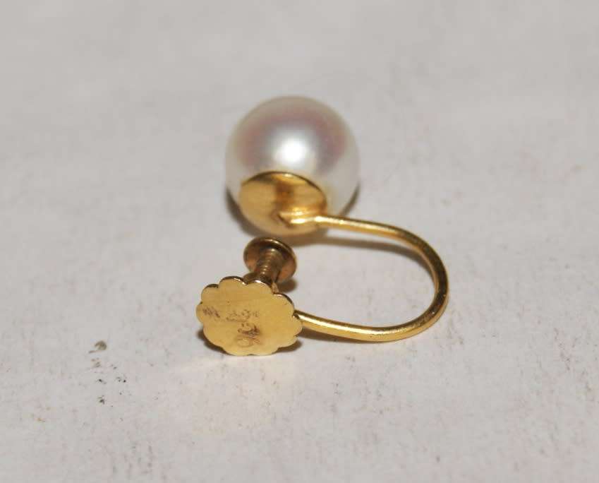 9ct Gold and Pearl Earring (1g) @ CRAZY LOW R1 START