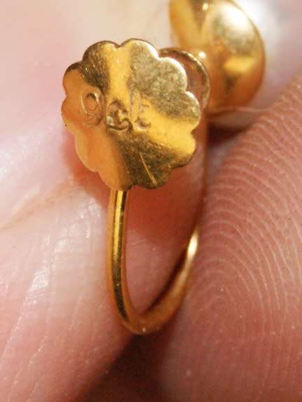 9ct Gold and Pearl Earring (1g) @ CRAZY LOW R1 START