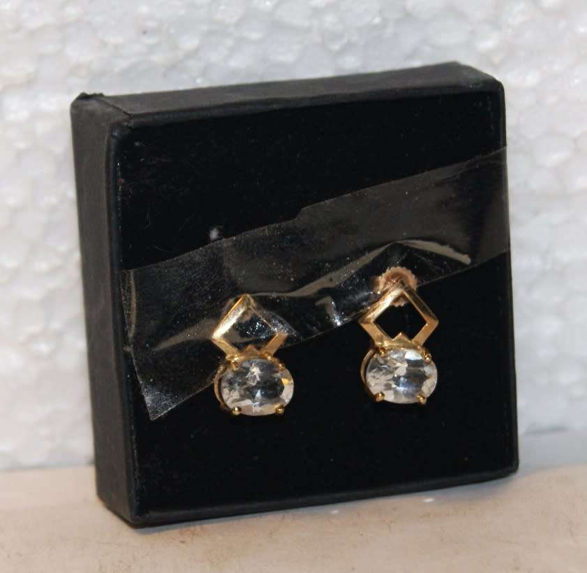 Pair of 9ct Gold Earrings with Saffire/ CZ? Stones with Butterflies (2.4g) @ CRAZY LOW R1 START