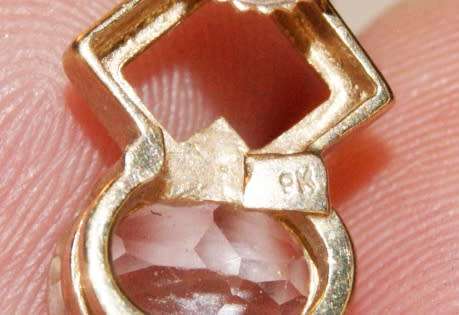 Pair of 9ct Gold Earrings with Saffire/ CZ? Stones with Butterflies (2.4g) @ CRAZY LOW R1 START