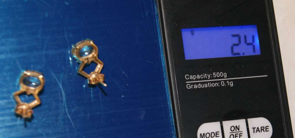 Pair of 9ct Gold Earrings with Saffire/ CZ? Stones with Butterflies (2.4g) @ CRAZY LOW R1 START