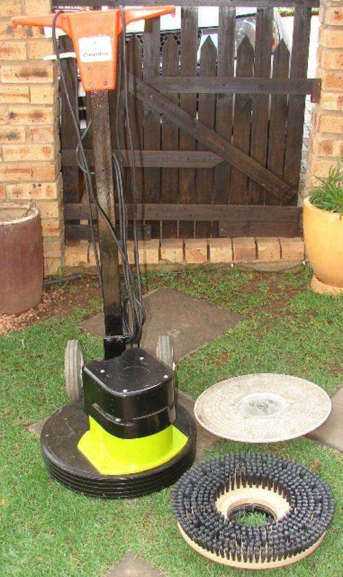 Scrubber/Buffing Machine (Columbus R44) - Floor Scrubber