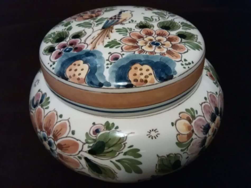 Delft DP Polychrome jar & LID excellent condition  as per scan