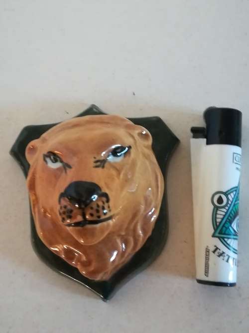 Small Lucia ware lion head approx.8x8cm and 7cm high