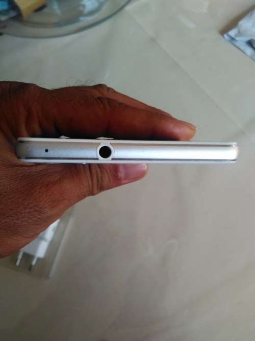 HUAWEI P9 LITE,WHITE,DUAL SIM, ###3GB###RAM,16GB CAPACITY,CHARGER AND USB CABLE