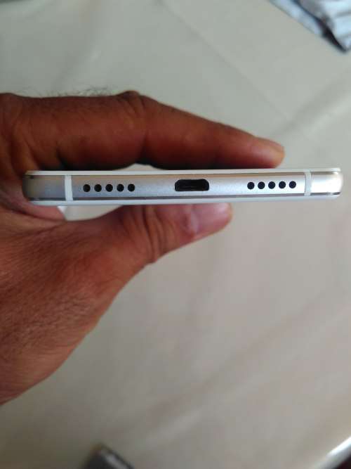 HUAWEI P9 LITE,WHITE,DUAL SIM, ###3GB###RAM,16GB CAPACITY,CHARGER AND USB CABLE