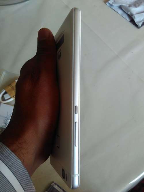 HUAWEI P9 LITE,WHITE,DUAL SIM, ###3GB###RAM,16GB CAPACITY,CHARGER AND USB CABLE