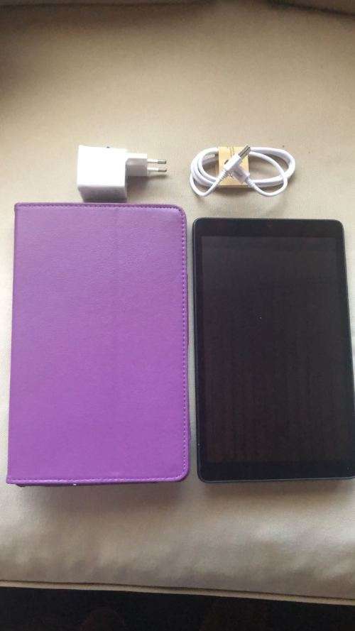 VODACOM POWER TAB 10 INCH,9.9/10,NEW CONDITION,SCREEN PROTECTOR,NEW POUCH,CHARGER AND USB CABLE