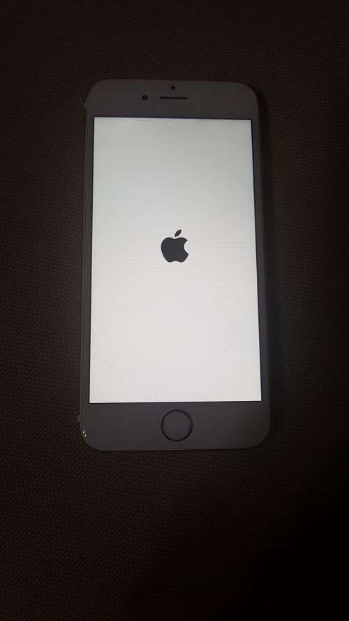 iPhone 6S 64GB, 10/10,GOLD/WHITE,CHARGER,USB CABLE,EARPHONES,LOCAL,MINT CONDITION