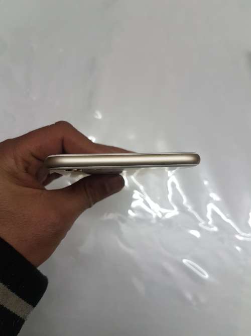 iPhone 6 PLUS 64GB, 10/10,GOLD/WHITE,CHARGER,USB CABLE,EARPHONES,LOCAL