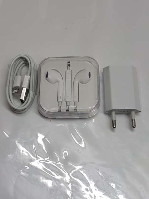 iPhone 6 PLUS 64GB, 10/10,GOLD/WHITE,CHARGER,USB CABLE,EARPHONES,LOCAL