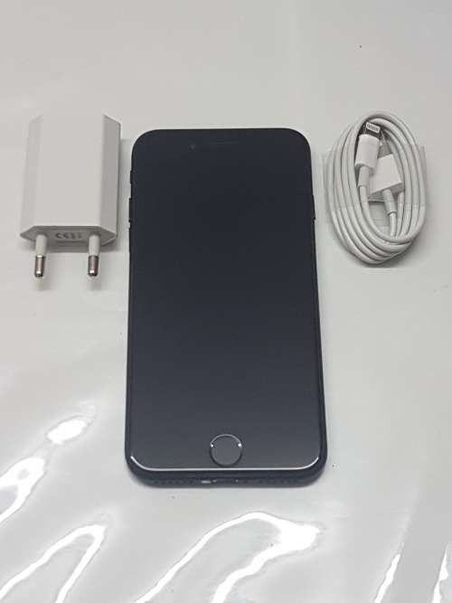 iPhone 7 32GB, MINT CONDITION,BLACK,CHARGER AND USB CABLE, 10/10