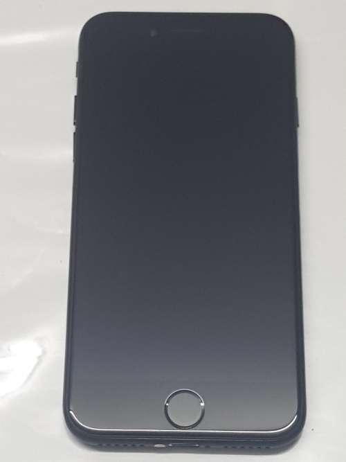 iPhone 7 32GB, MINT CONDITION,BLACK,CHARGER AND USB CABLE, 10/10